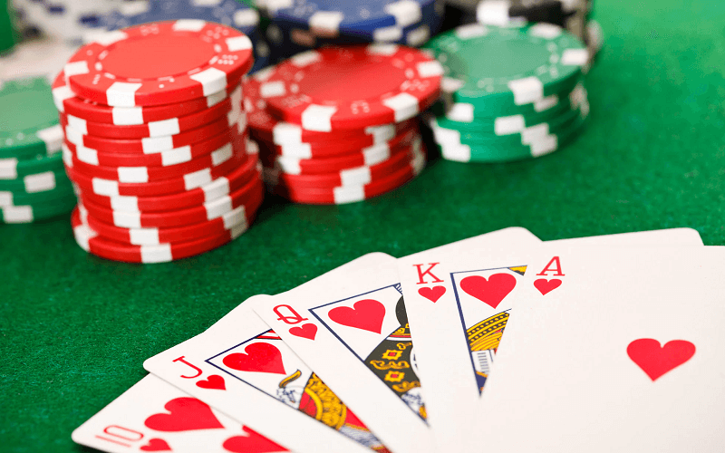 Chú ý đến người chơi khác khi chơi poker